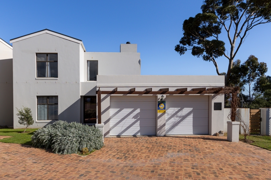 6 Bedroom Property for Sale in Sir Lowrys Pass Village Western Cape